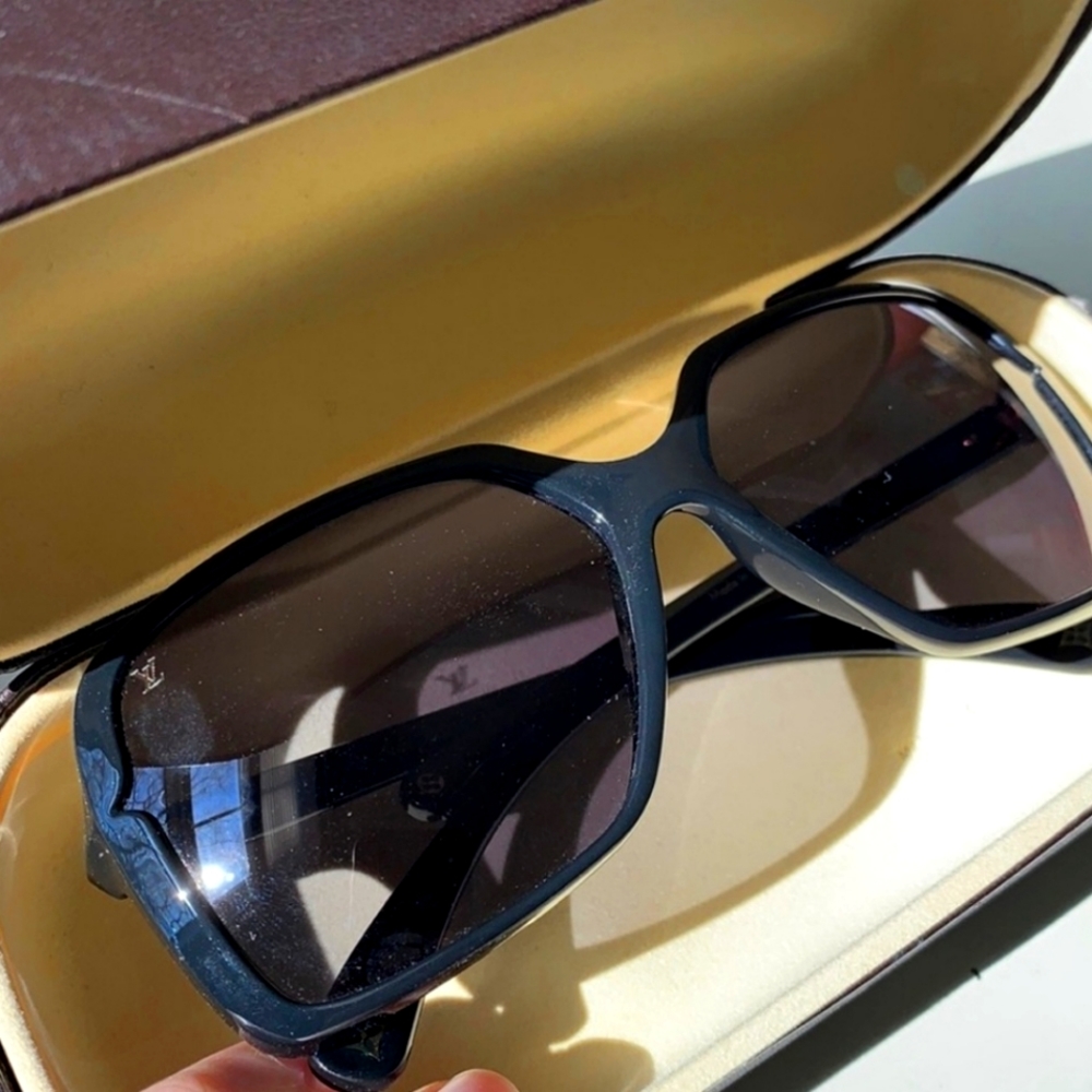 Louis Vuitton square black sunglasses. Worn just a few times.Excellent condition